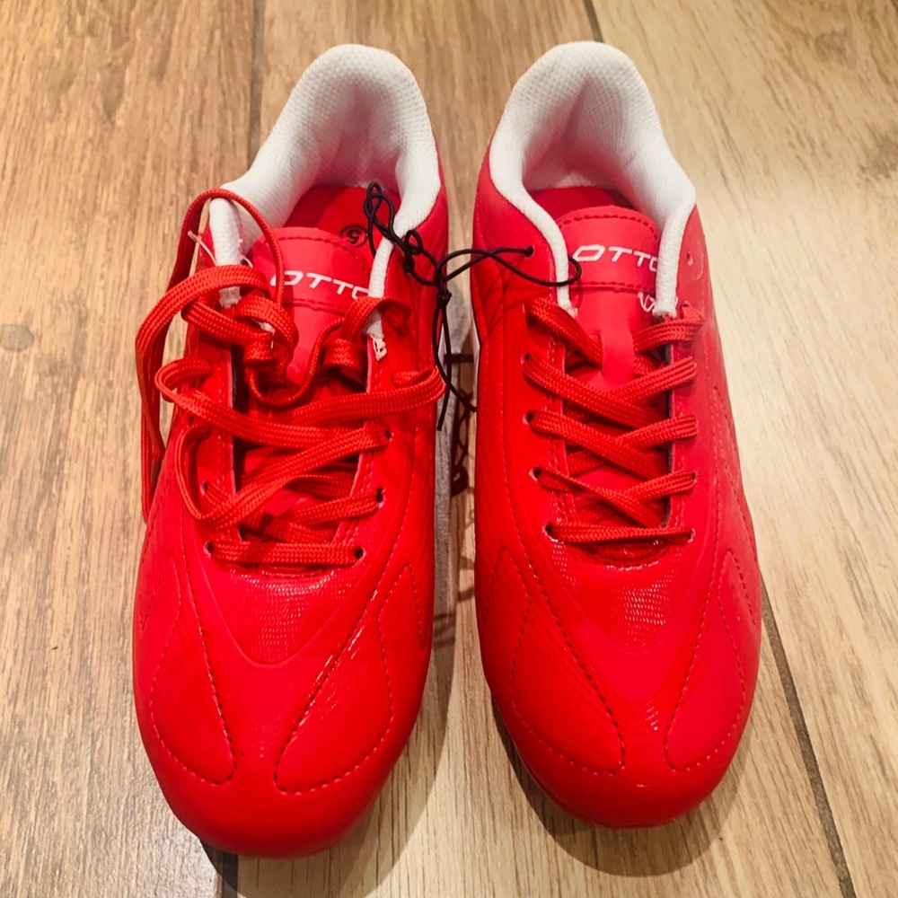 soccer red running 5 (IMPERFECTION) (boy)
